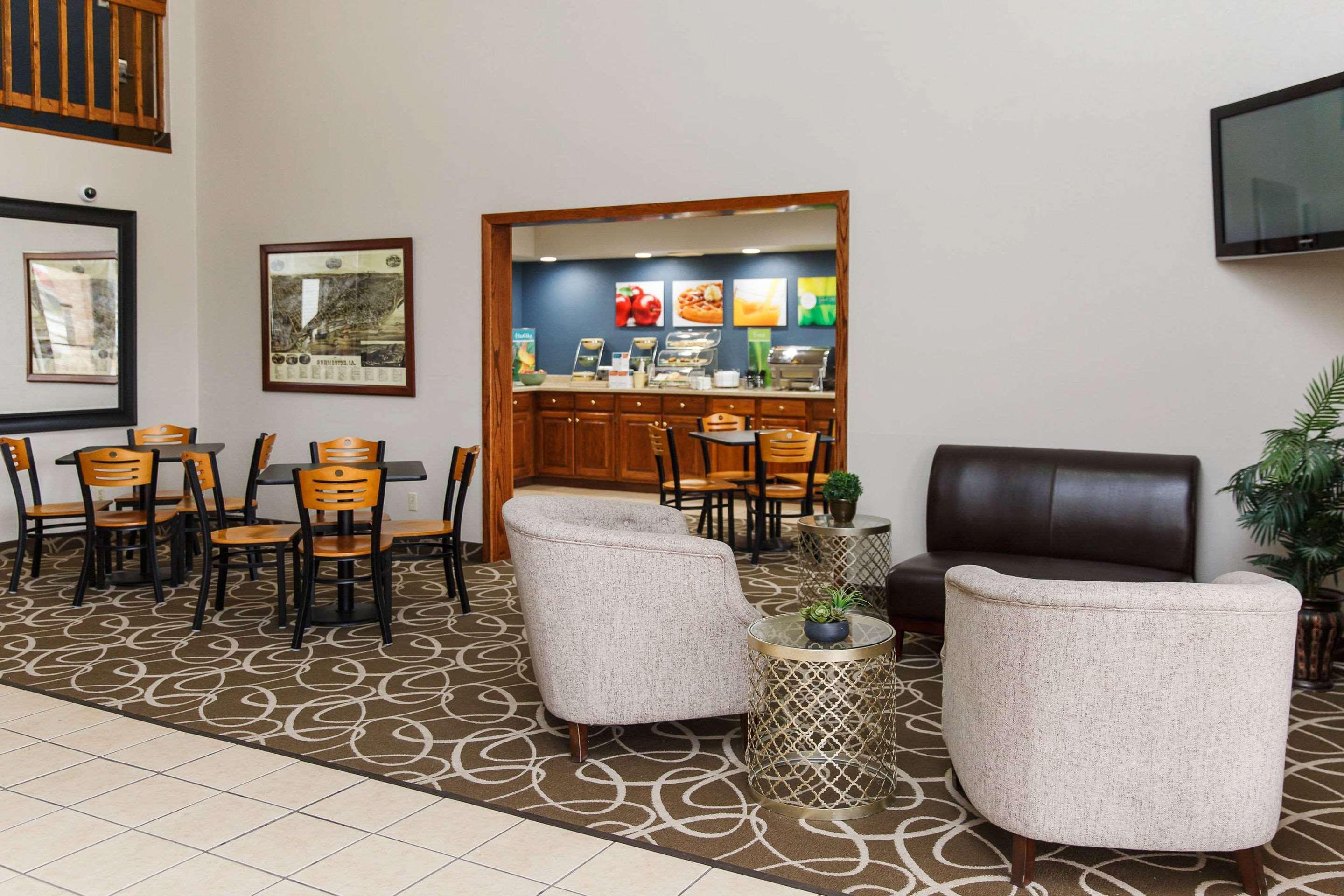 Quality Inn Burlington Near Hwy 34 Εξωτερικό φωτογραφία