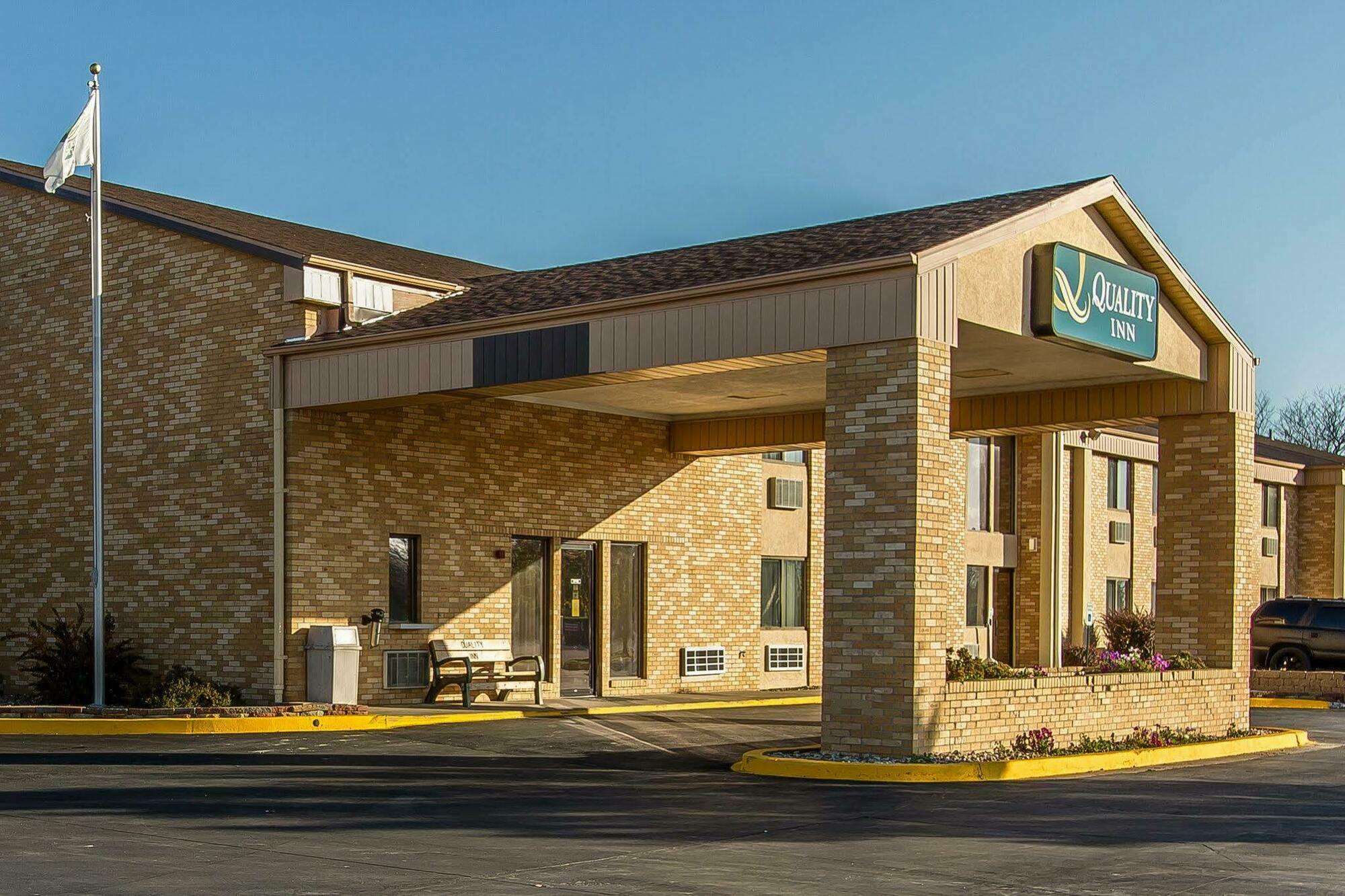 Quality Inn Burlington Near Hwy 34 Εξωτερικό φωτογραφία