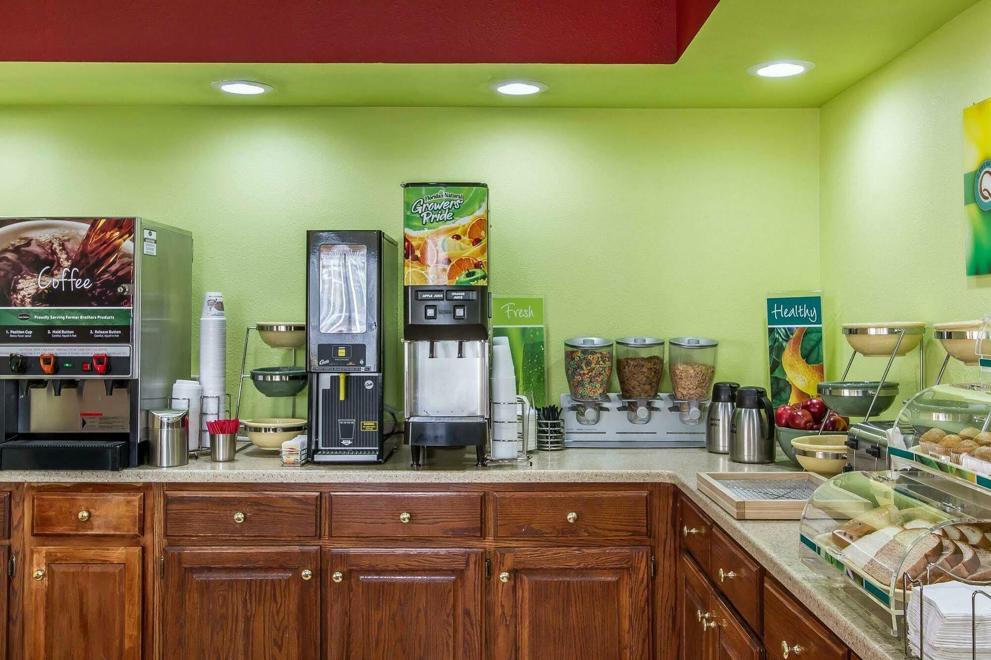 Quality Inn Burlington Near Hwy 34 Εξωτερικό φωτογραφία