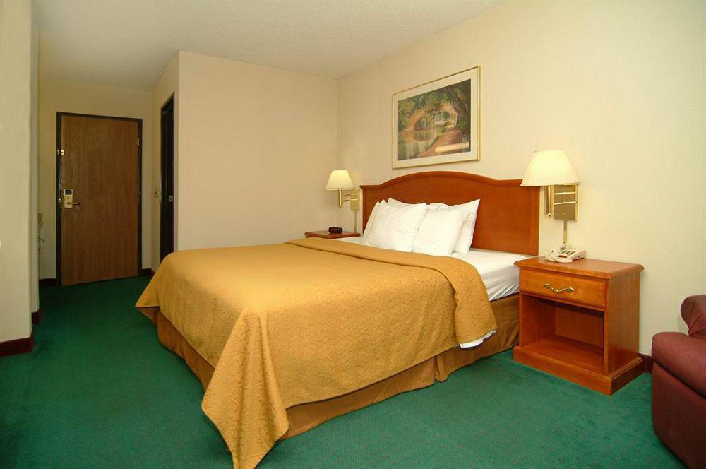 Quality Inn Burlington Near Hwy 34 Εξωτερικό φωτογραφία